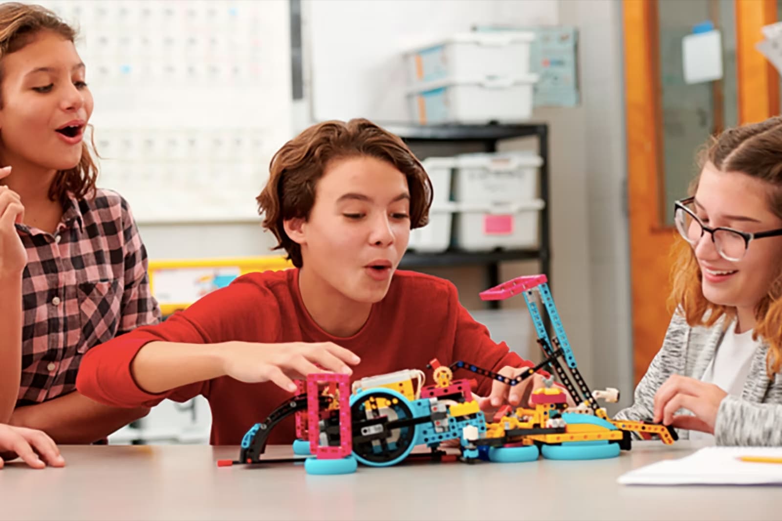 Lego đạt lợi nhuận kỷ lục khi chiến lược hợp tác mở rộng